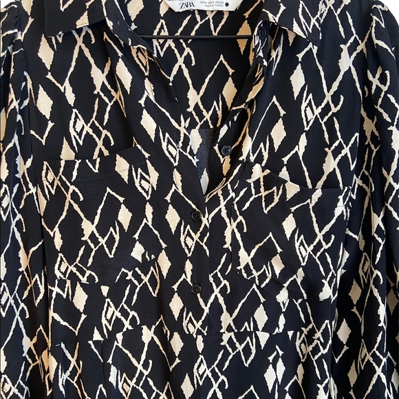 ZARA DRESS BLACK AND CREAM PATTERNED, LONG SLEEVE FLOWY WITH BELT, SIZE SMALL - Picture 4 of 9